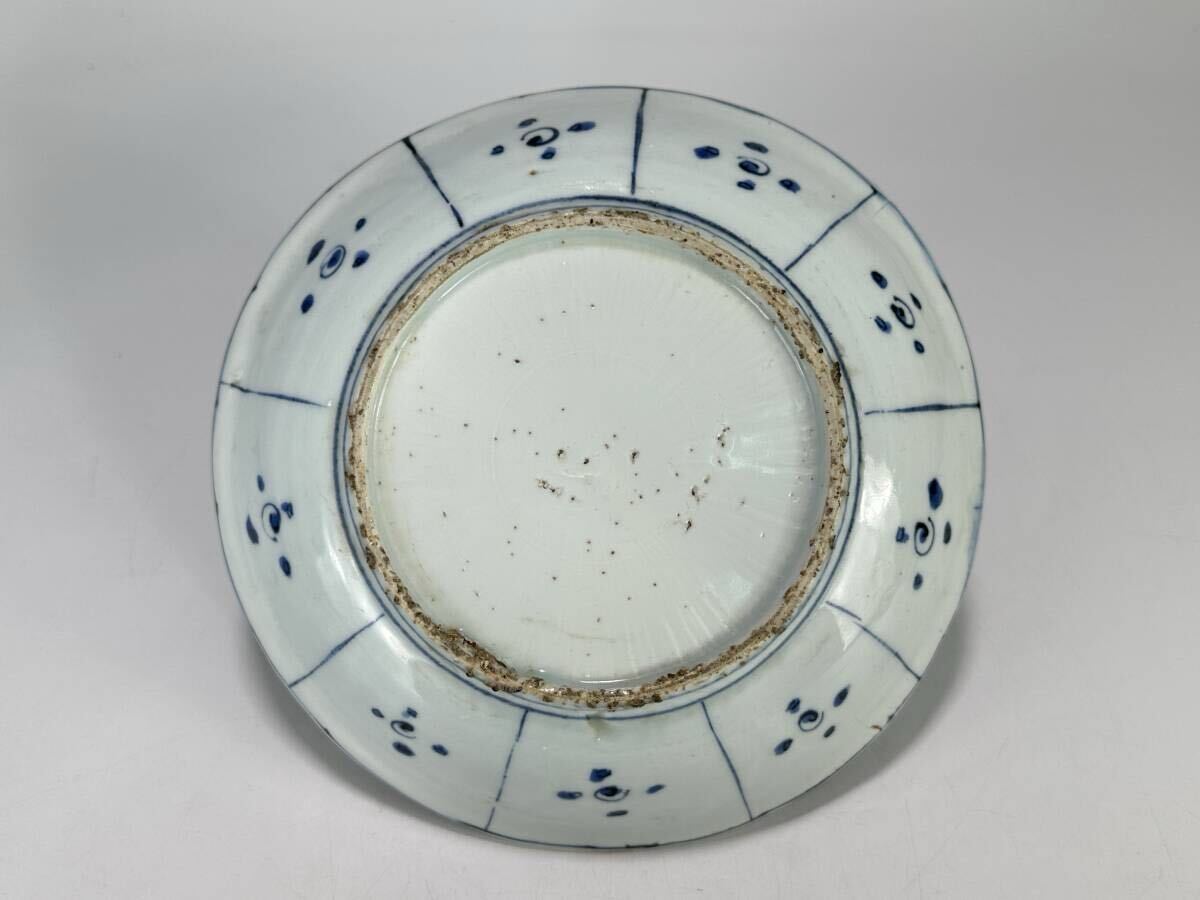 UA23S36 中国美術 明時代 明朝 古染付 蝶虫花宝尽紋 芙蓉手皿 景 UA23S36 中国美術 明時代 明朝 古染付 蝶虫花宝尽紋 芙蓉手皿 景