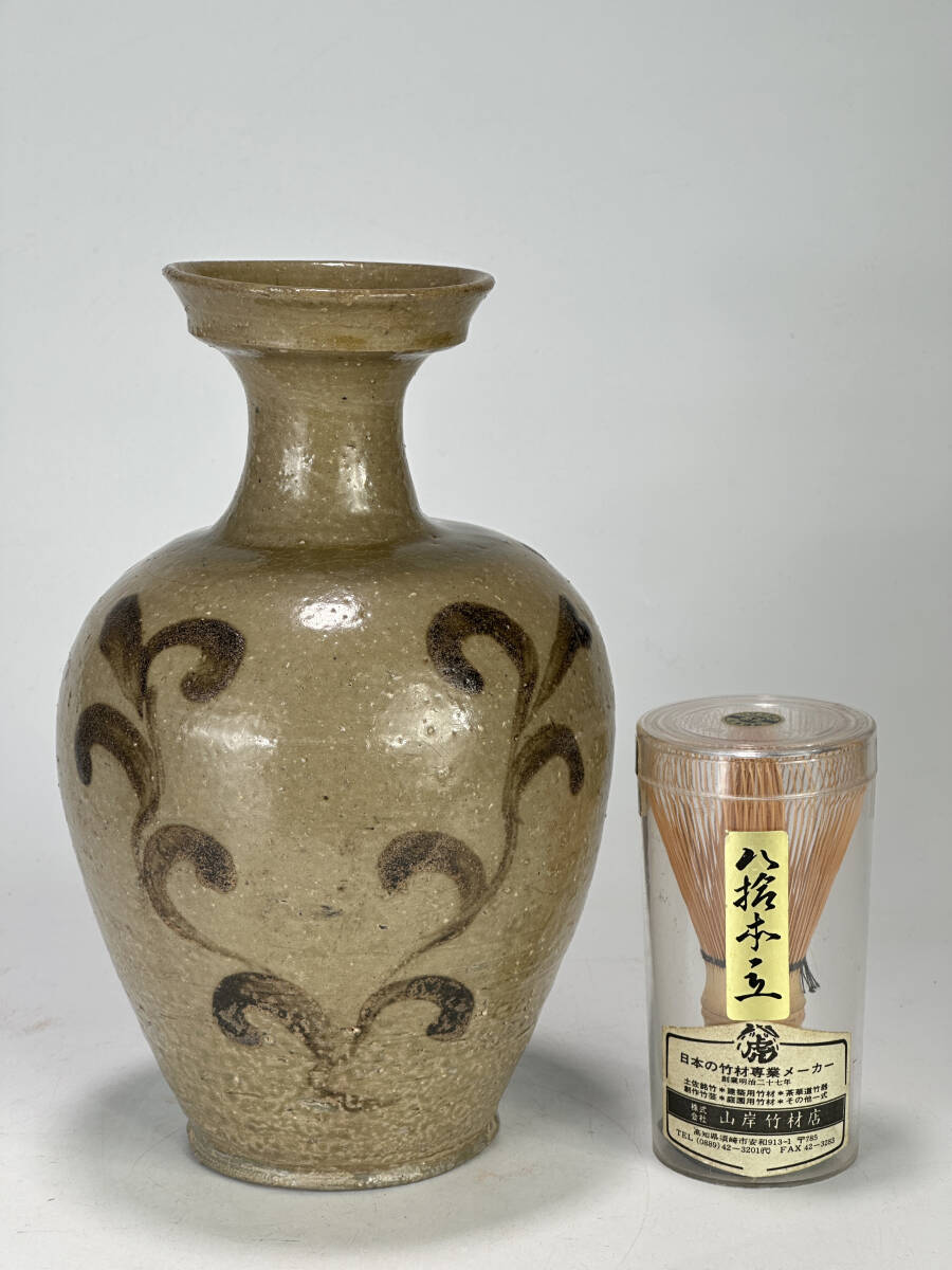 UA20S20 韓国美術 高麗~李朝時代 高麗青磁 鉄絵唐草文盤口瓶 UA20S20 韓国美術 高麗~李朝時代 高麗青磁 鉄絵唐草文盤口瓶