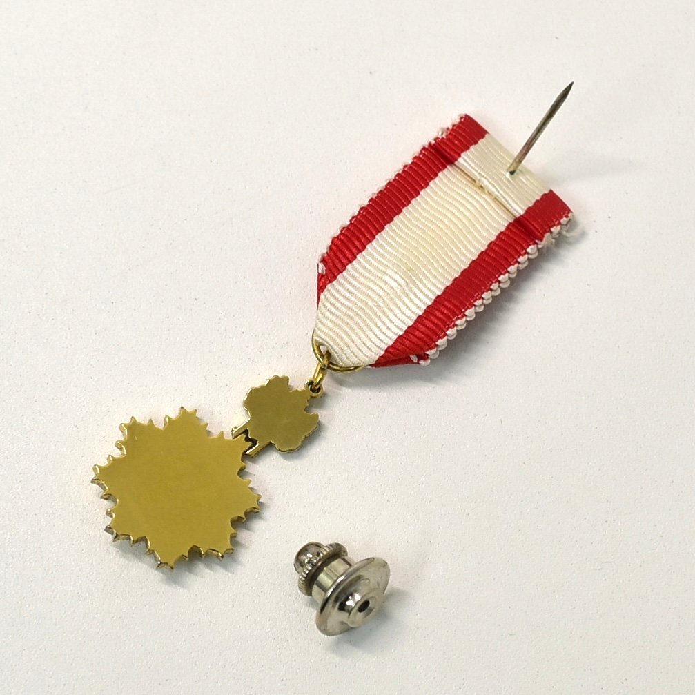 1-13801)勲章『略称勲章 3等』木箱/外箱付 メダル 旧日本軍 徽章 1-13801)勲章『略称勲章 3等』木箱/外箱付 メダル 旧日本軍 徽章