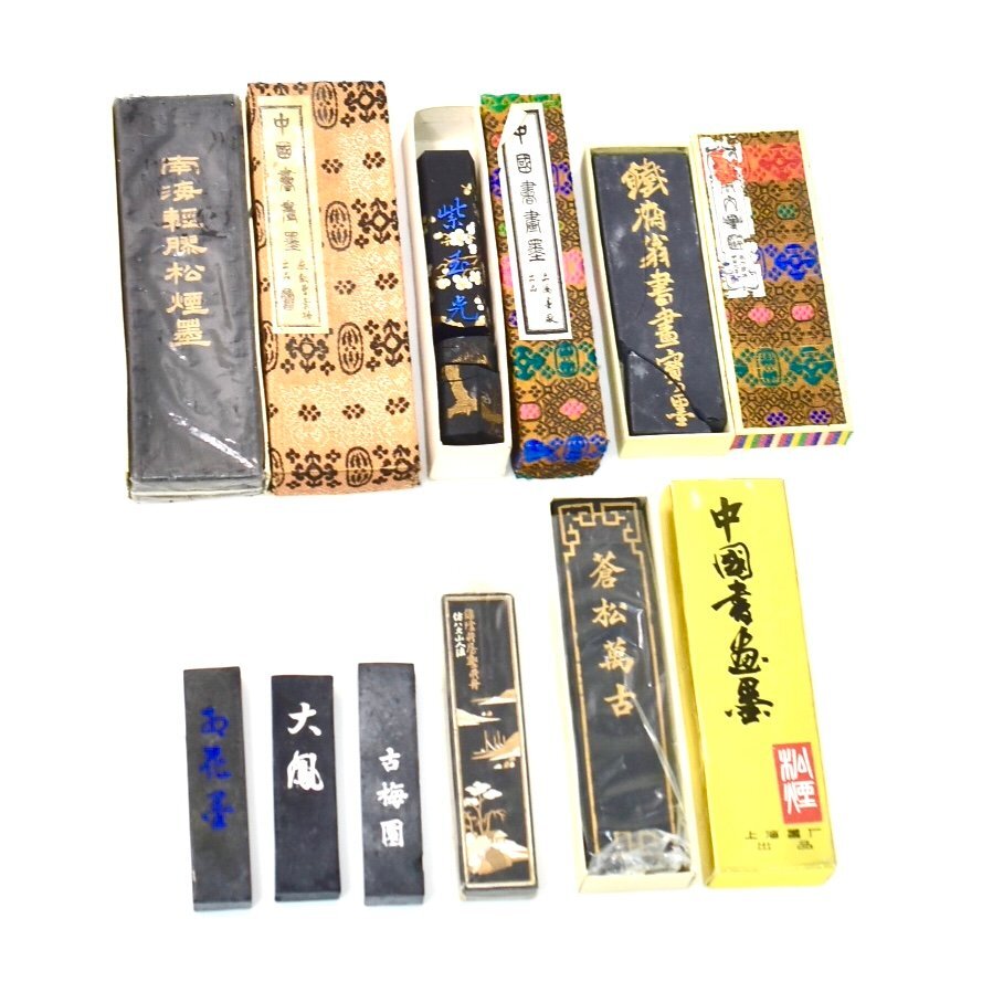 8-11616)8点 中国 墨『南海軽膠松煙墨』等 破損品有 総重量371g 8-11616)8点 中国 墨『南海軽膠松煙墨』等 破損品有 総重量371g