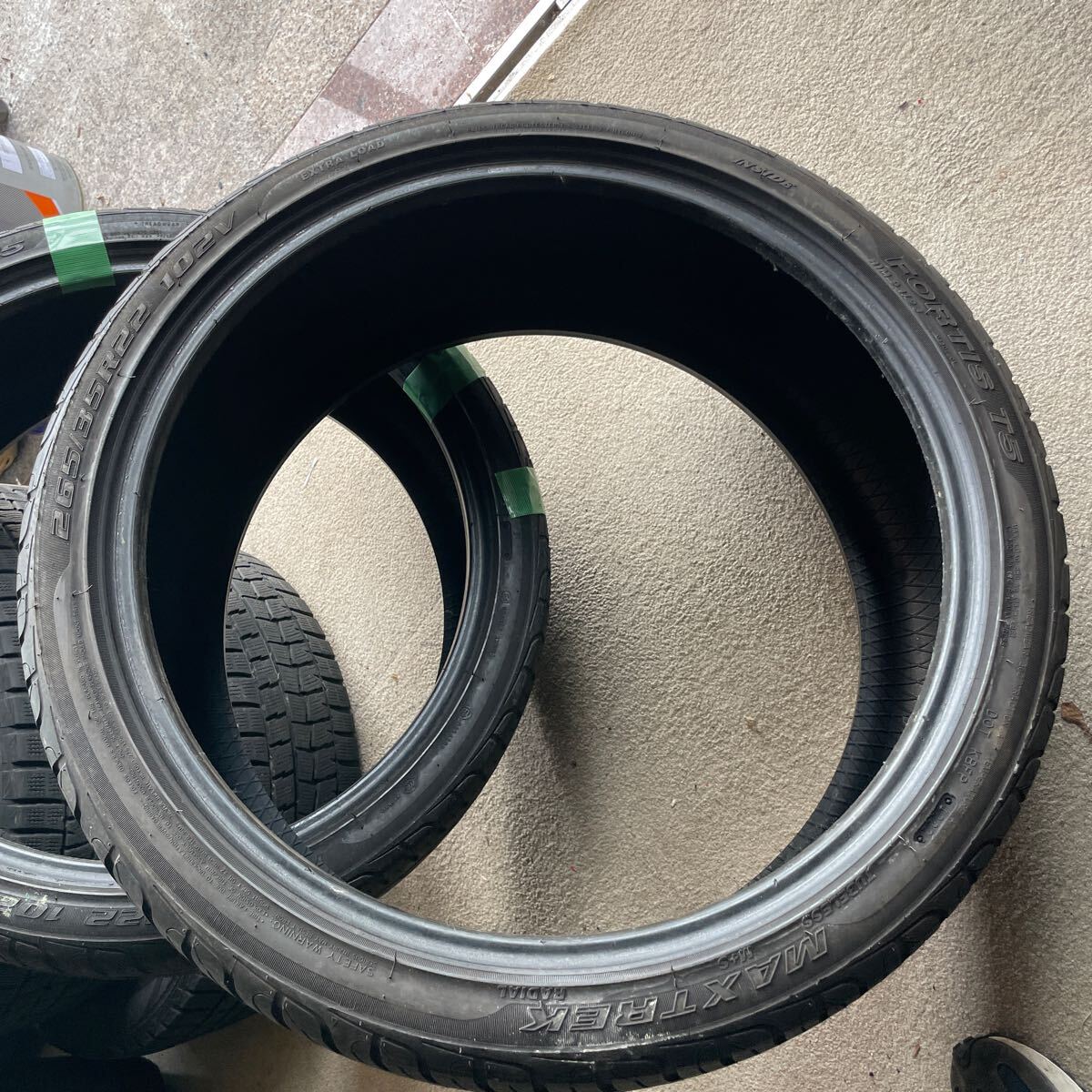 265/35R22 MAXTREK/FORTIS T5 22年 中古夏2本 265/35R22 MAXTREK/FORTIS T5 22年 中古夏2本 送料無料 ②