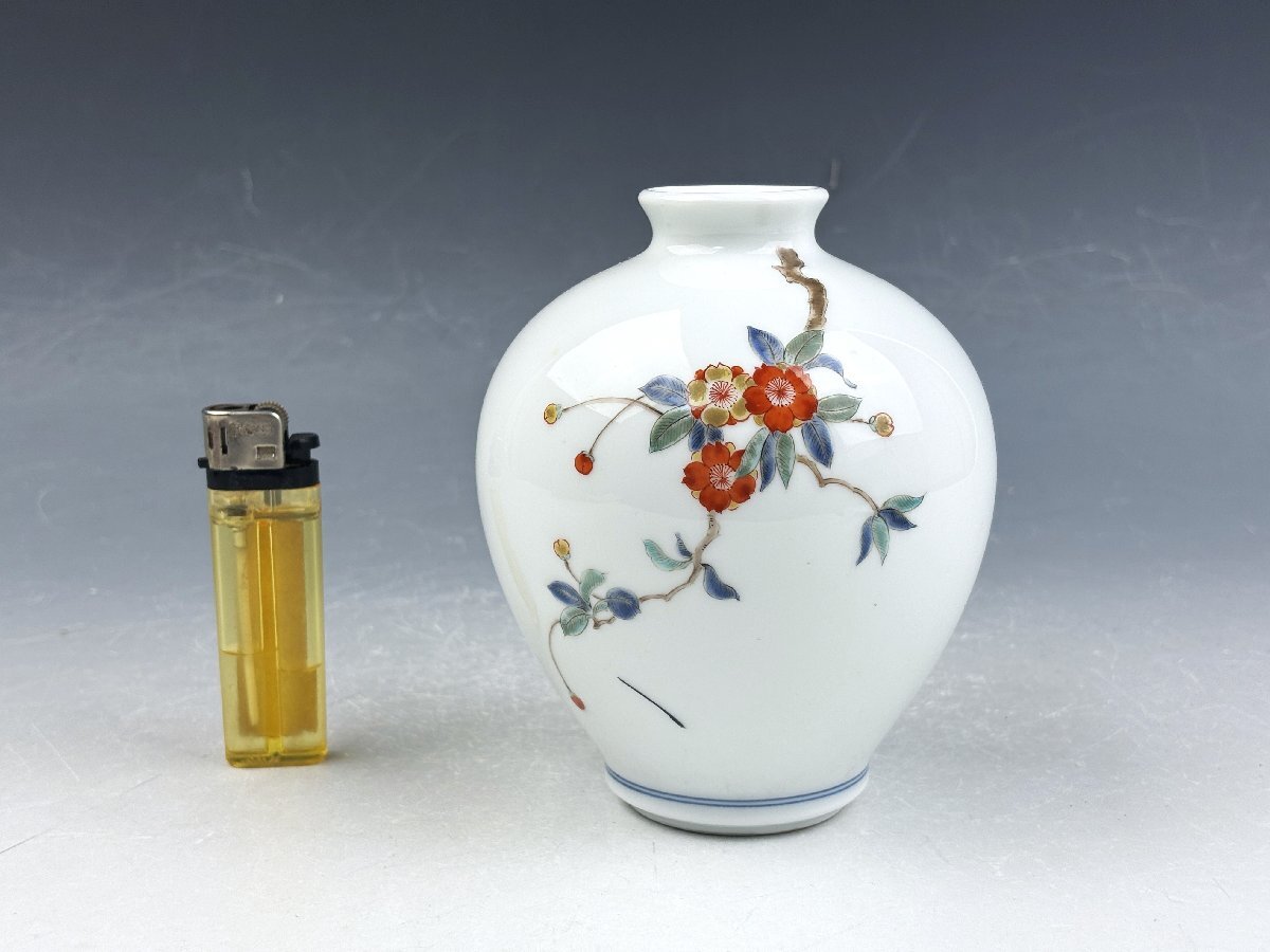有田焼 十二代酒井田柿右衛門 染錦 色絵 桜花絵 丸形花入 花瓶 有田焼 十二代酒井田柿右衛門 染錦 色絵 桜花絵 丸形花入 花瓶