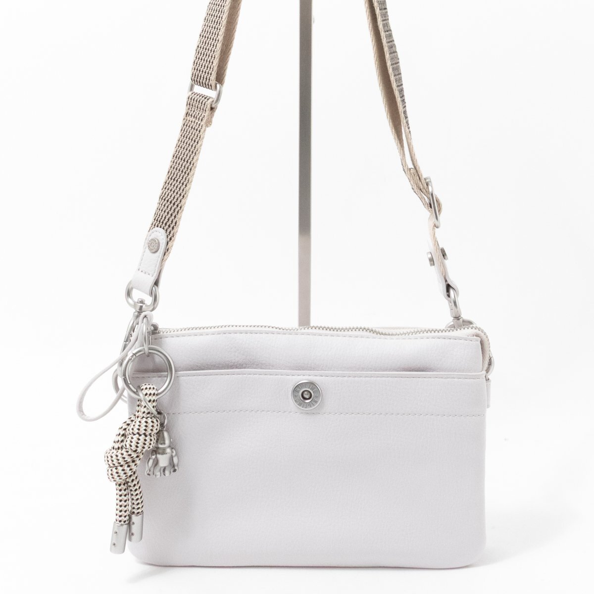 Kipling Live Light ホワイトバッグ Yahoo!オークション - kipling Live.Light キプリング