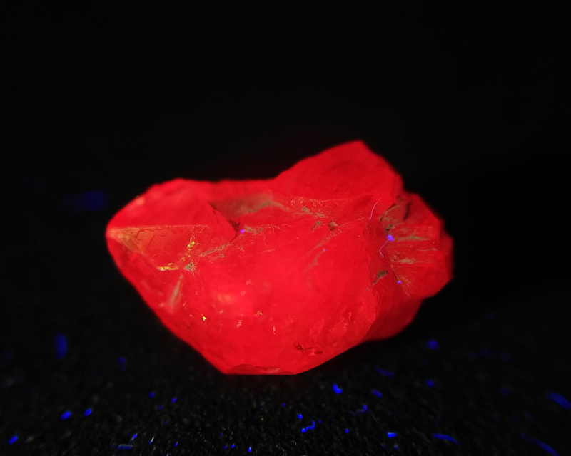 宝石質含む ルビー クラスター ミニ 紅玉 結晶 原石 標本 宝石質含む ルビー クラスター ミニ 紅玉 結晶 原石 標本