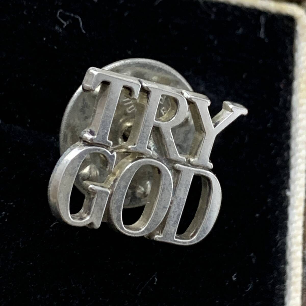 TIFFANY&Co ティファニー TRY GOD ピンバッチ 《シルバー925 TIFFANY&Co ティファニー TRY GOD ピンバッチ 《シルバー925
