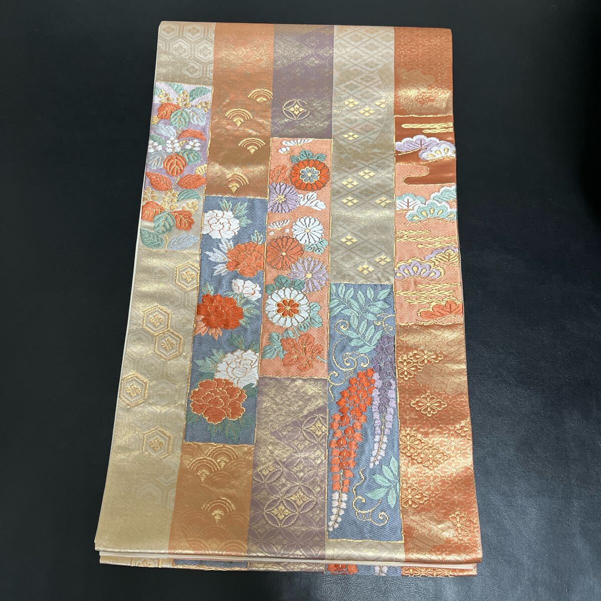 袋帯☆豪華刺繍 花柄 古典柄 菊、牡丹、桐、笠松 正絹 高級 逸品 高品質 現代帯_画像1