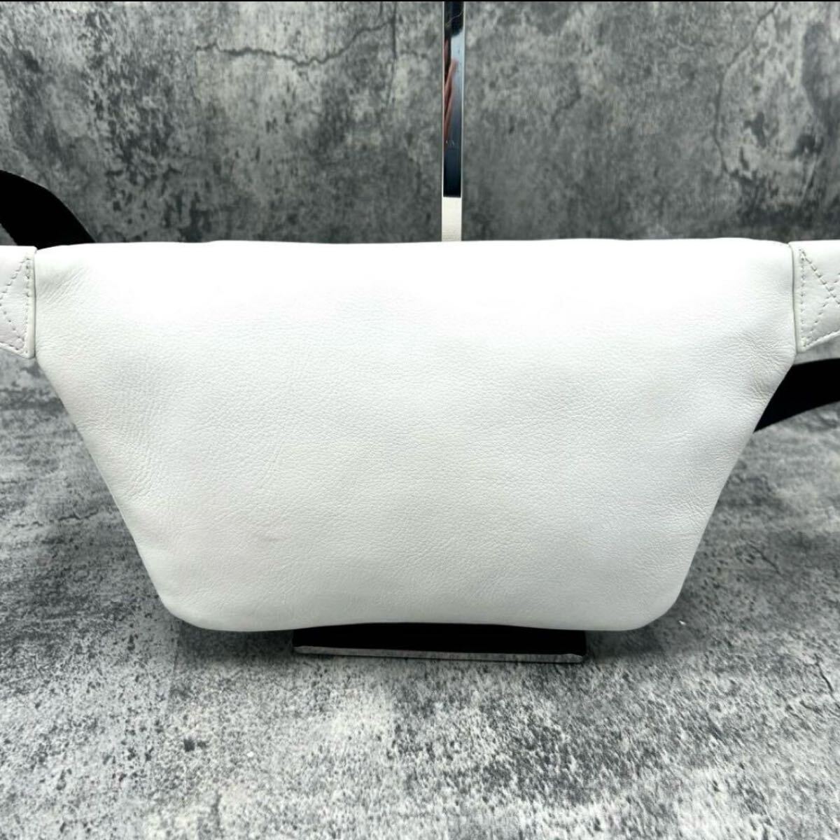 極美品 BALENCIAGA バレンシアガ エブリデイ ボディバッグ 極美品 BALENCIAGA バレンシアガ エブリデイ ボディバッグ