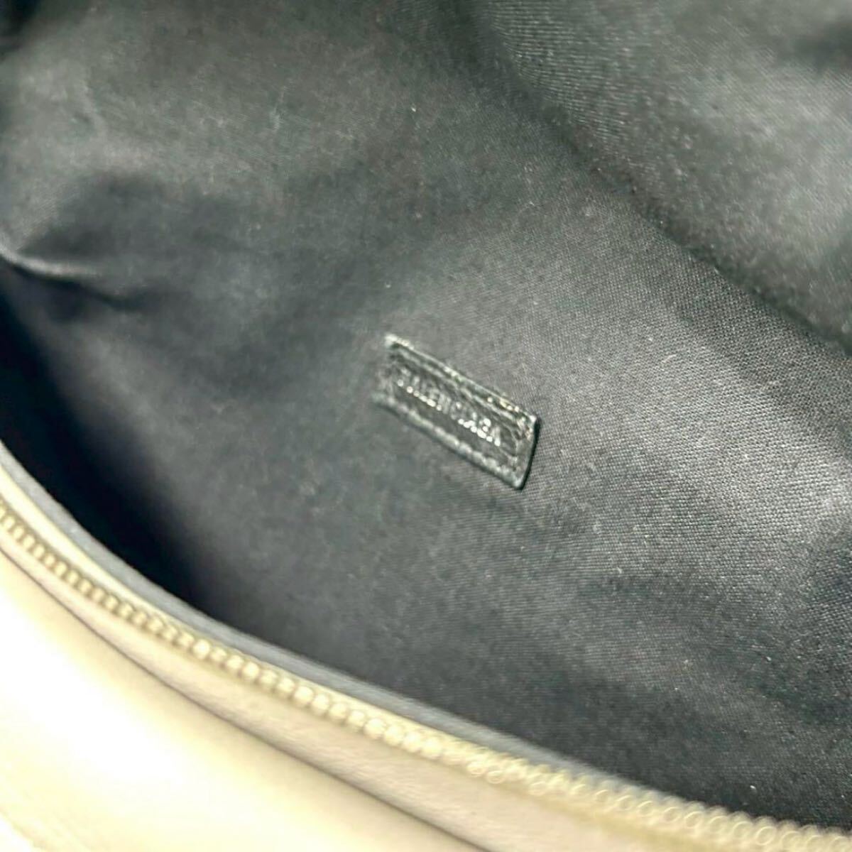 極美品 BALENCIAGA バレンシアガ エブリデイ ボディバッグ 極美品 BALENCIAGA バレンシアガ エブリデイ ボディバッグ