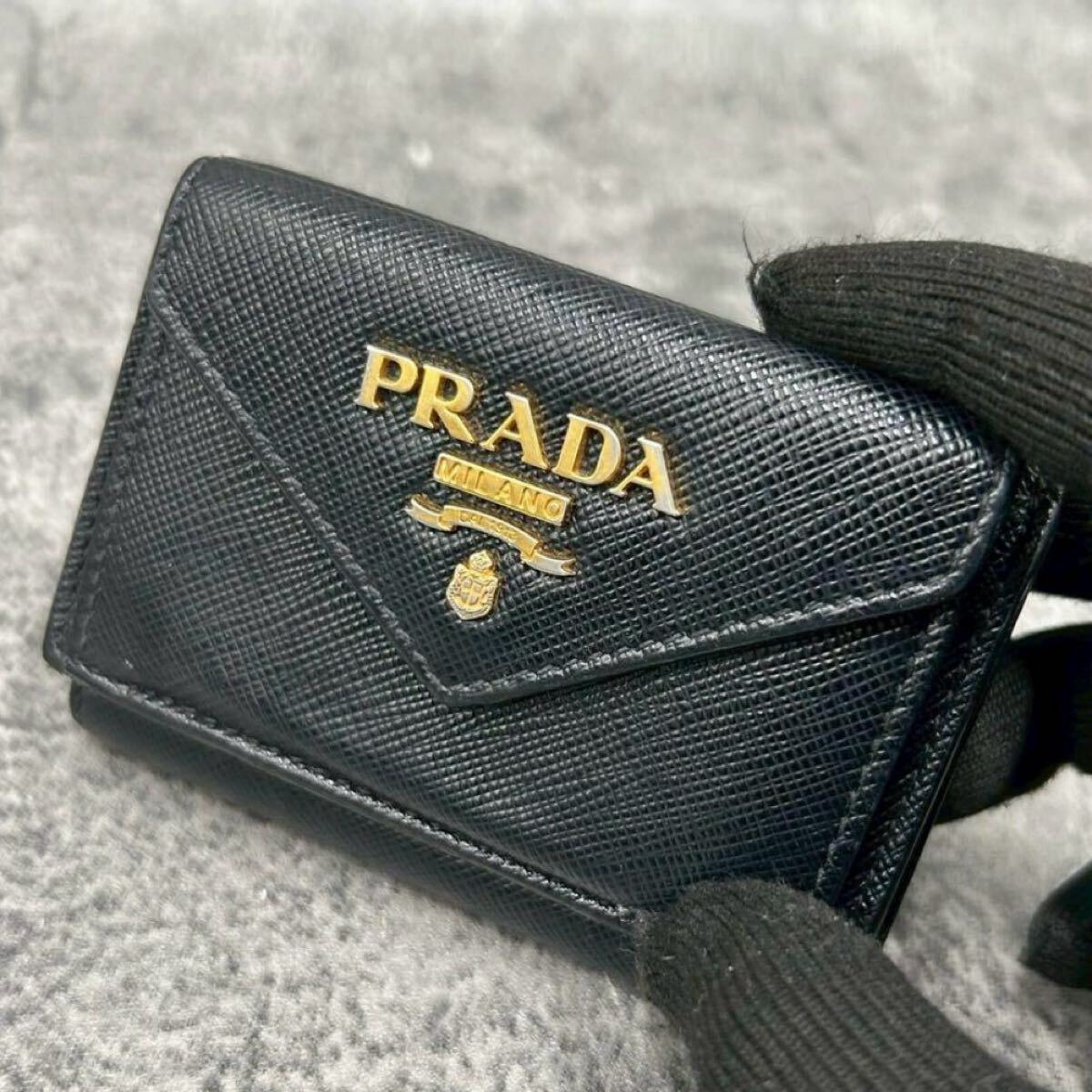 PRADA プラダ 三つ折財布 サフィアーノレザー メタルロゴ ミニ PRADA プラダ 三つ折財布 サフィアーノレザー メタルロゴ ミニ