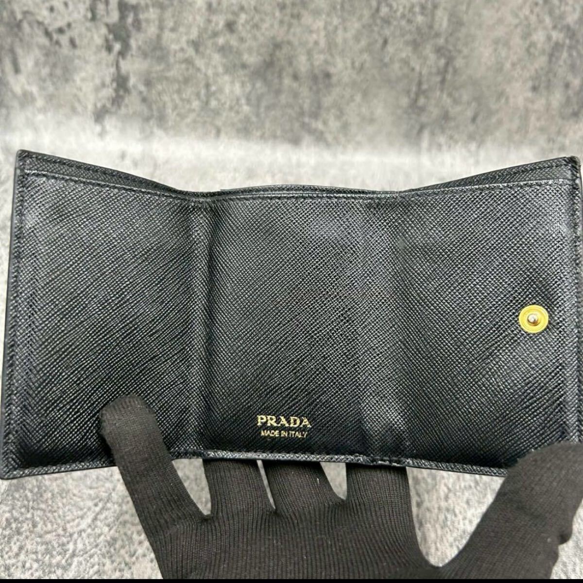 PRADA プラダ 三つ折財布 サフィアーノレザー メタルロゴ ミニ PRADA プラダ 三つ折財布 サフィアーノレザー メタルロゴ ミニ