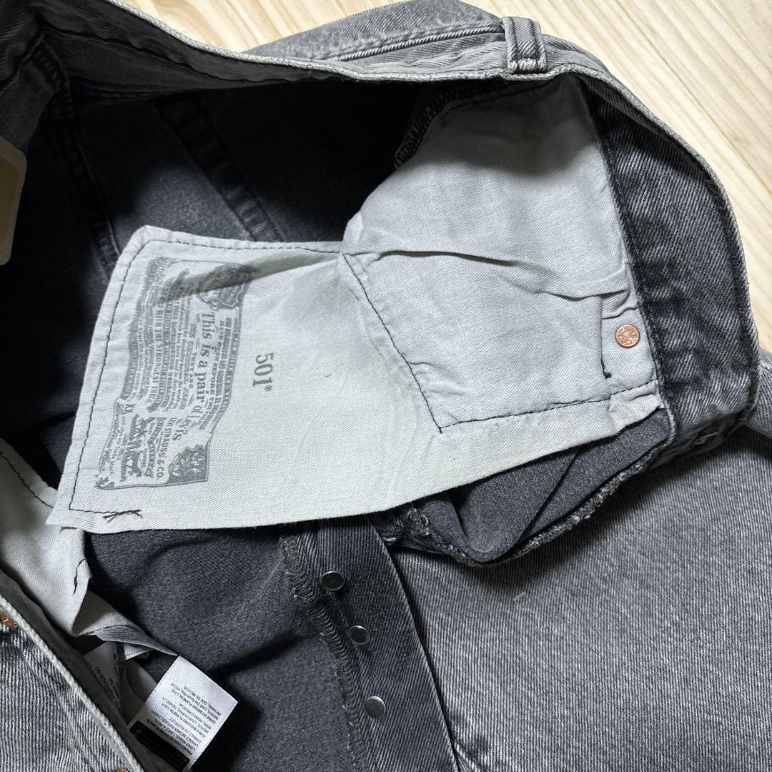 W31 ★ 新品 リーバイス 501 STRAIGHT ★ LEVI'S ブラックデニム 黒 ジーンズ ★ ボタンフライ ストレート 00501-3530