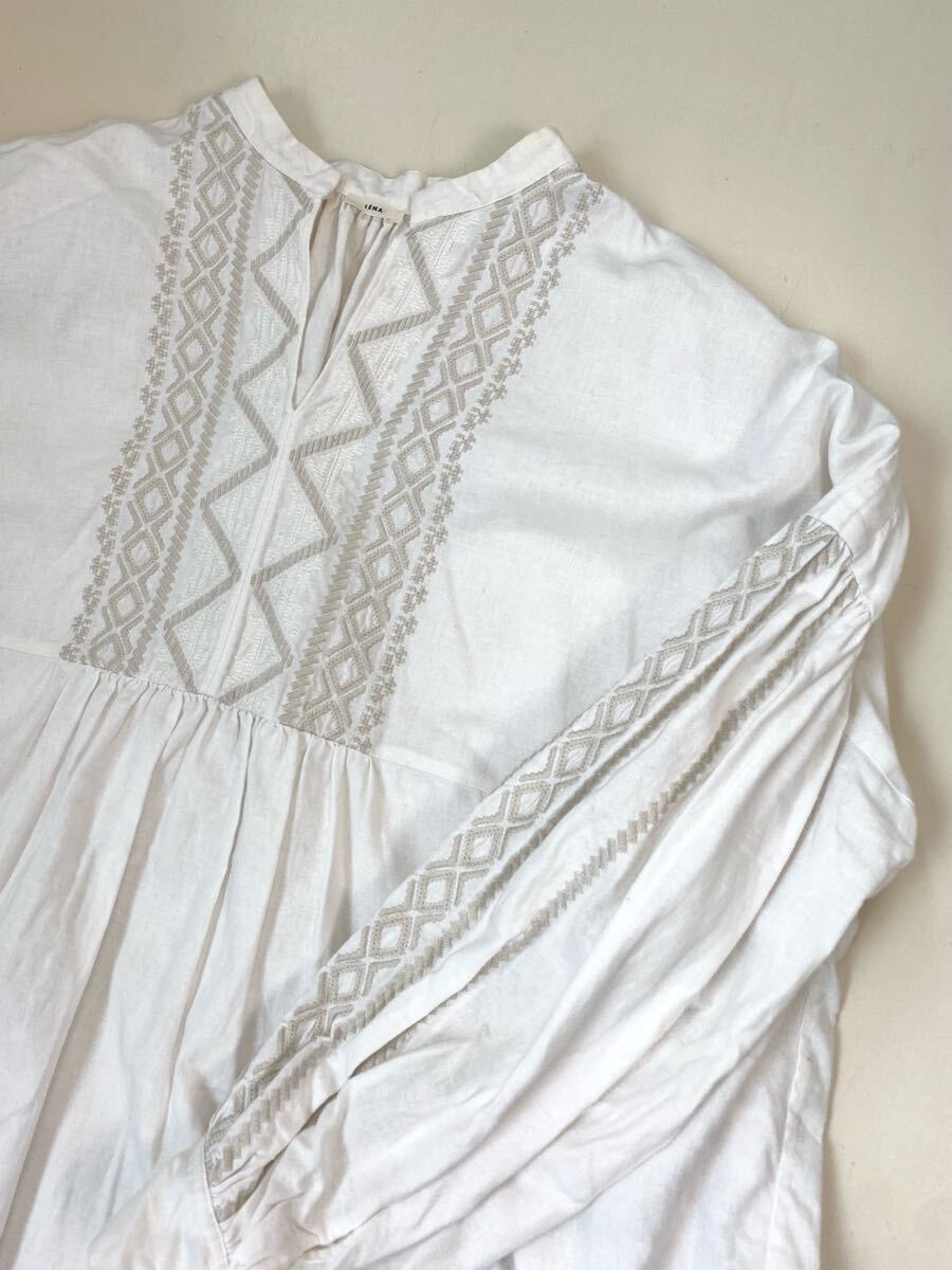 ★ IENA *ゆったりシルエット* エスニック刺繍 チュニック ワンピース 白 ◆ 綿麻 バンドカラー 長袖 ブラウス イエナ ◆W15 UJやF9-25