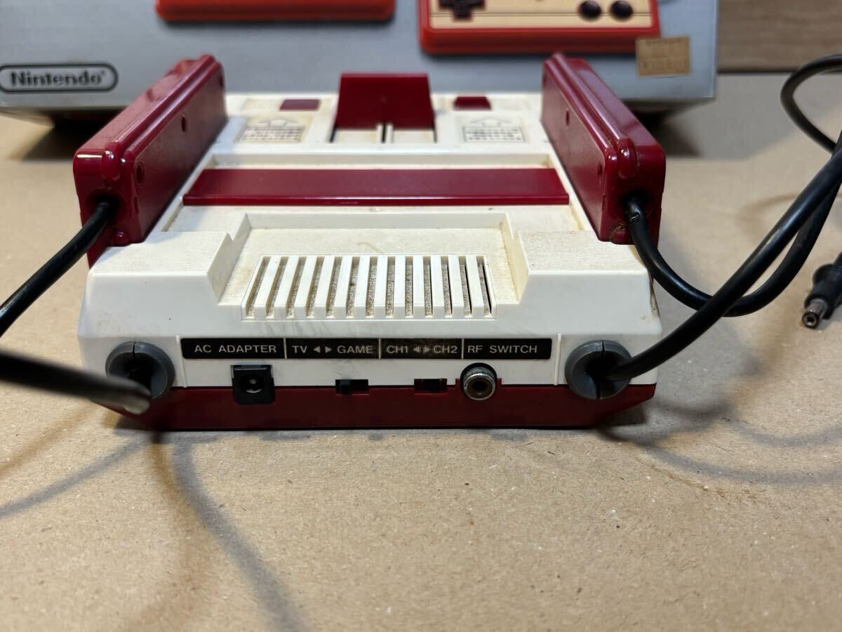 任天堂 ファミリーコンピューター 本体 HVC-002 カセット14個 任天堂 ファミリーコンピューター 本体 HVC-002 カセット14個