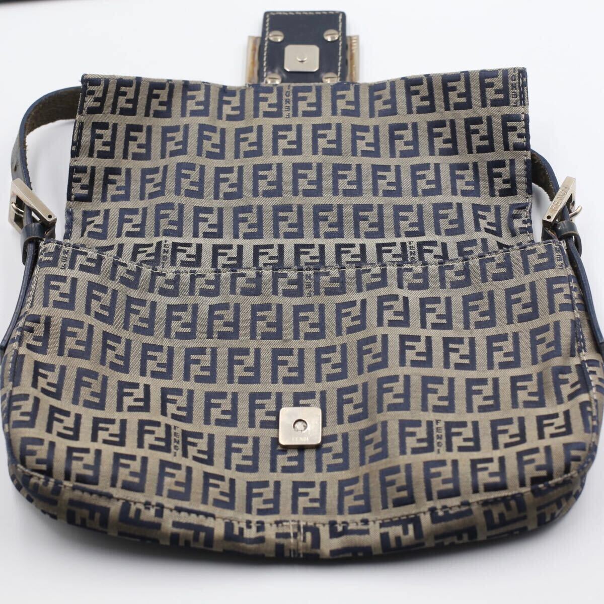 FENDI フェンディ マンマバケット ズッカ柄 ハンドバッグ FENDI フェンディ マンマバケット ズッカ柄 ハンドバッグ