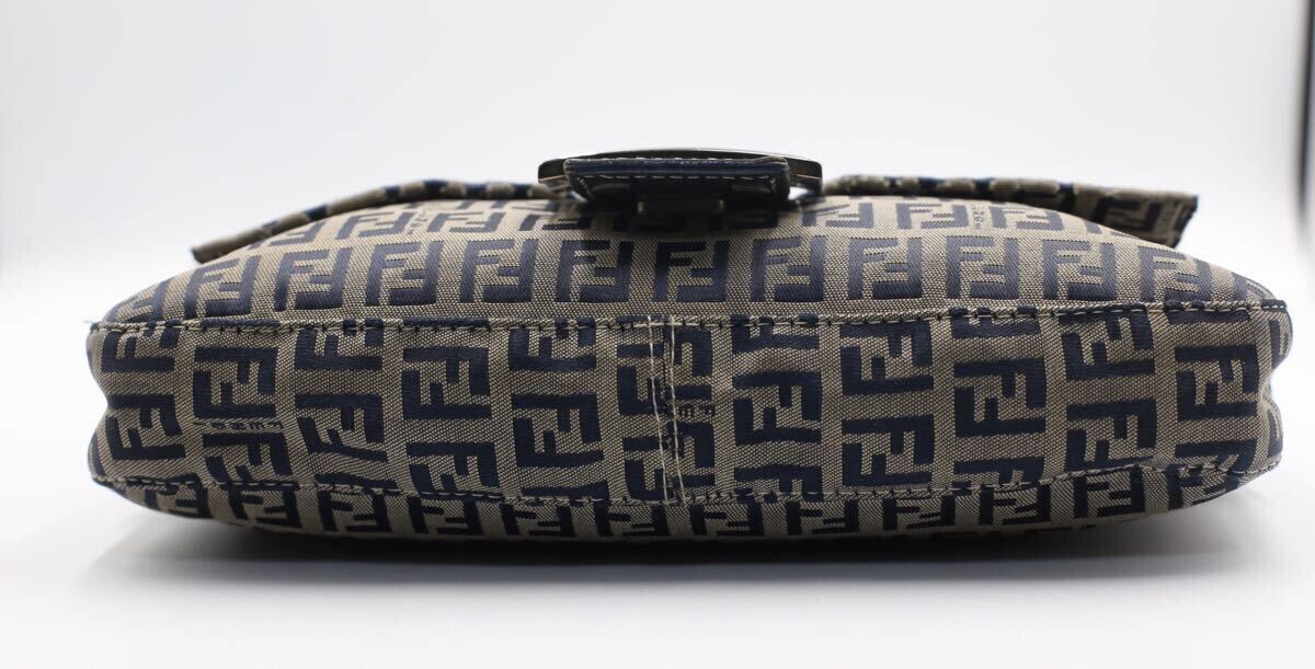 FENDI フェンディ マンマバケット ズッカ柄 ハンドバッグ FENDI フェンディ マンマバケット ズッカ柄 ハンドバッグ