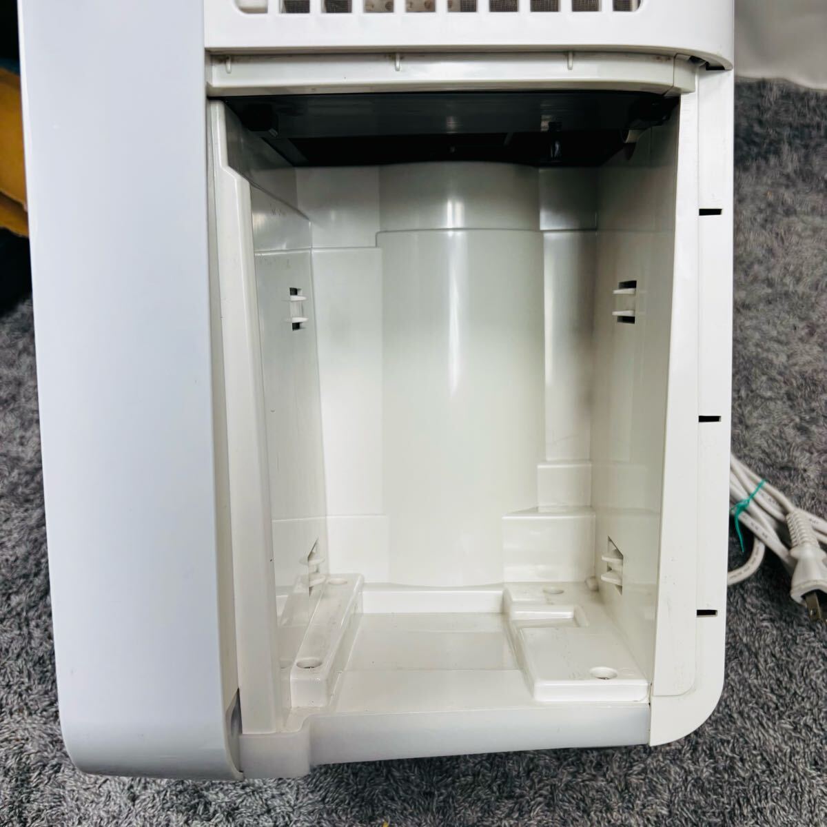 シャープ 除湿機 CM-J100 2019年 SHARP プラズマクラスター 衣類 シャープ 除湿機 CM-J100 2019年 SHARP プラズマクラスター 衣類