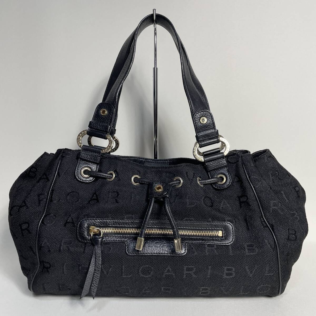 73B166|美品|ブルガリ ハンドバッグ ブラック ロゴマニア 73B166|美品|ブルガリ ハンドバッグ ブラック ロゴマニア