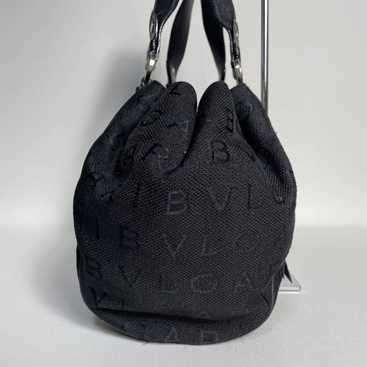73B166|美品|ブルガリ ハンドバッグ ブラック ロゴマニア 73B166|美品|ブルガリ ハンドバッグ ブラック ロゴマニア