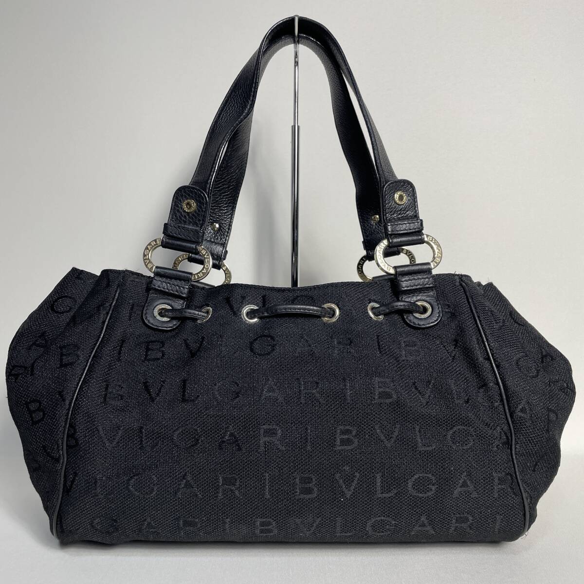 73B166|美品|ブルガリ ハンドバッグ ブラック ロゴマニア 73B166|美品|ブルガリ ハンドバッグ ブラック ロゴマニア