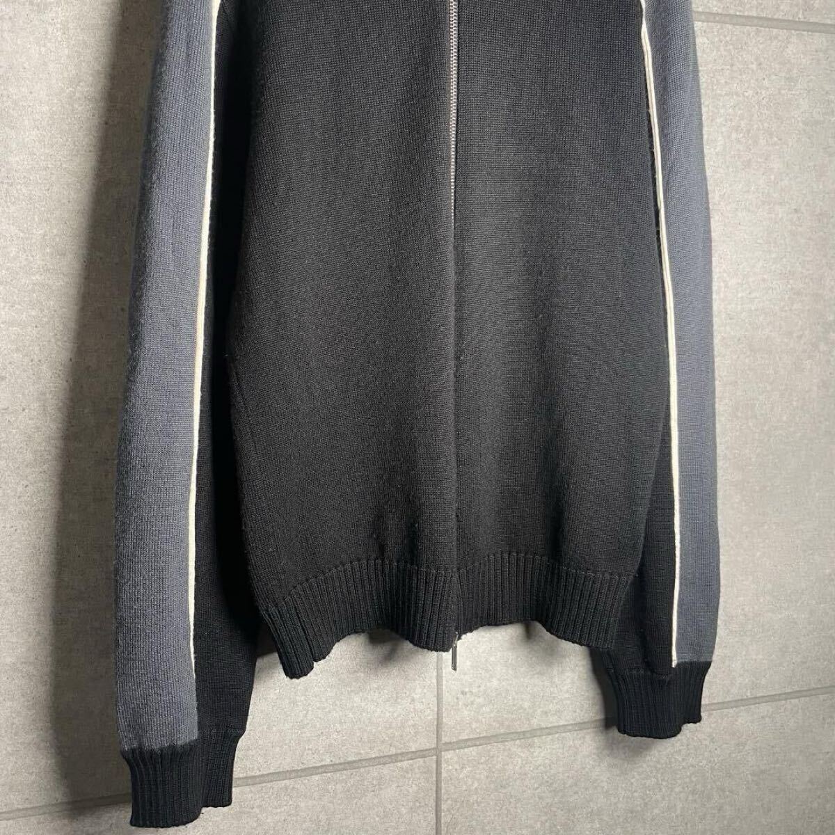 美品 EMPORIO ARMANI ニットジャケット バックロゴ イタリア製 美品 EMPORIO ARMANI ニットジャケット バックロゴ イタリア製