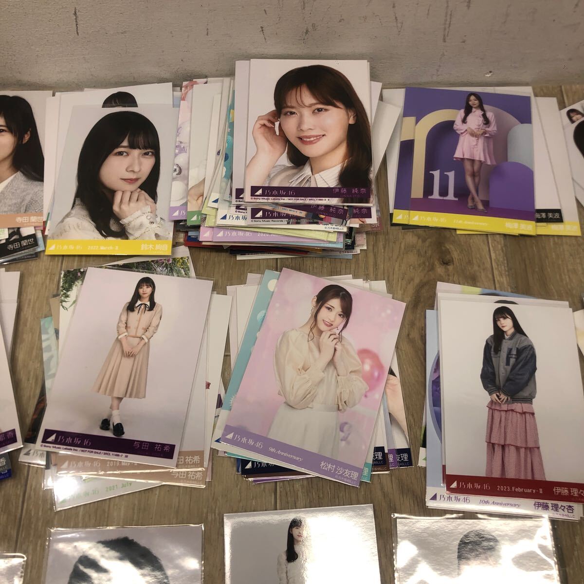 143 D / 1円〜 乃木坂46 公式 生写真 ① まとめ売り1期生〜5期生 143 D / 1円〜 乃木坂46 公式 生写真 ① まとめ売り1期生〜5期生