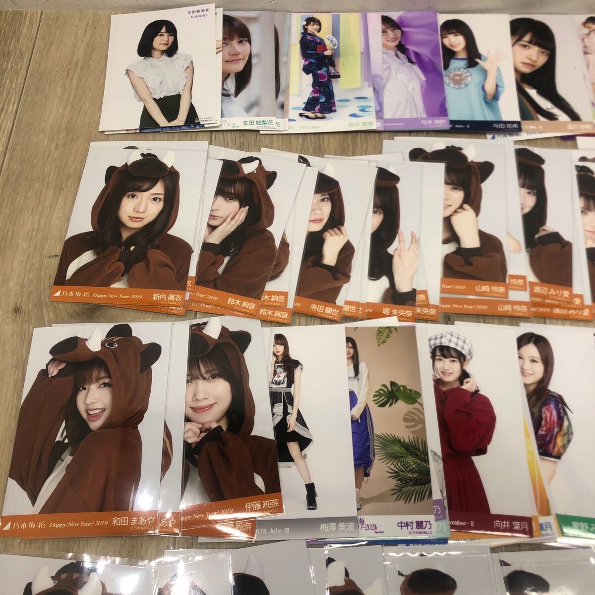 143 D / 1円〜 乃木坂46 公式 生写真 ② まとめ売り1期生〜5期生 143 D / 1円〜 乃木坂46 公式 生写真 ② まとめ売り1期生〜5期生