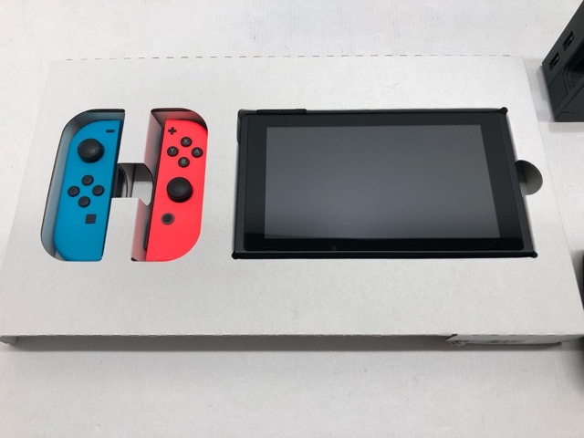 070 A) 《中古品》ニンテンドーSwitch 初期型 HAC-001 ネオン 070 A) 《中古品》ニンテンドーSwitch 初期型 HAC-001 ネオン