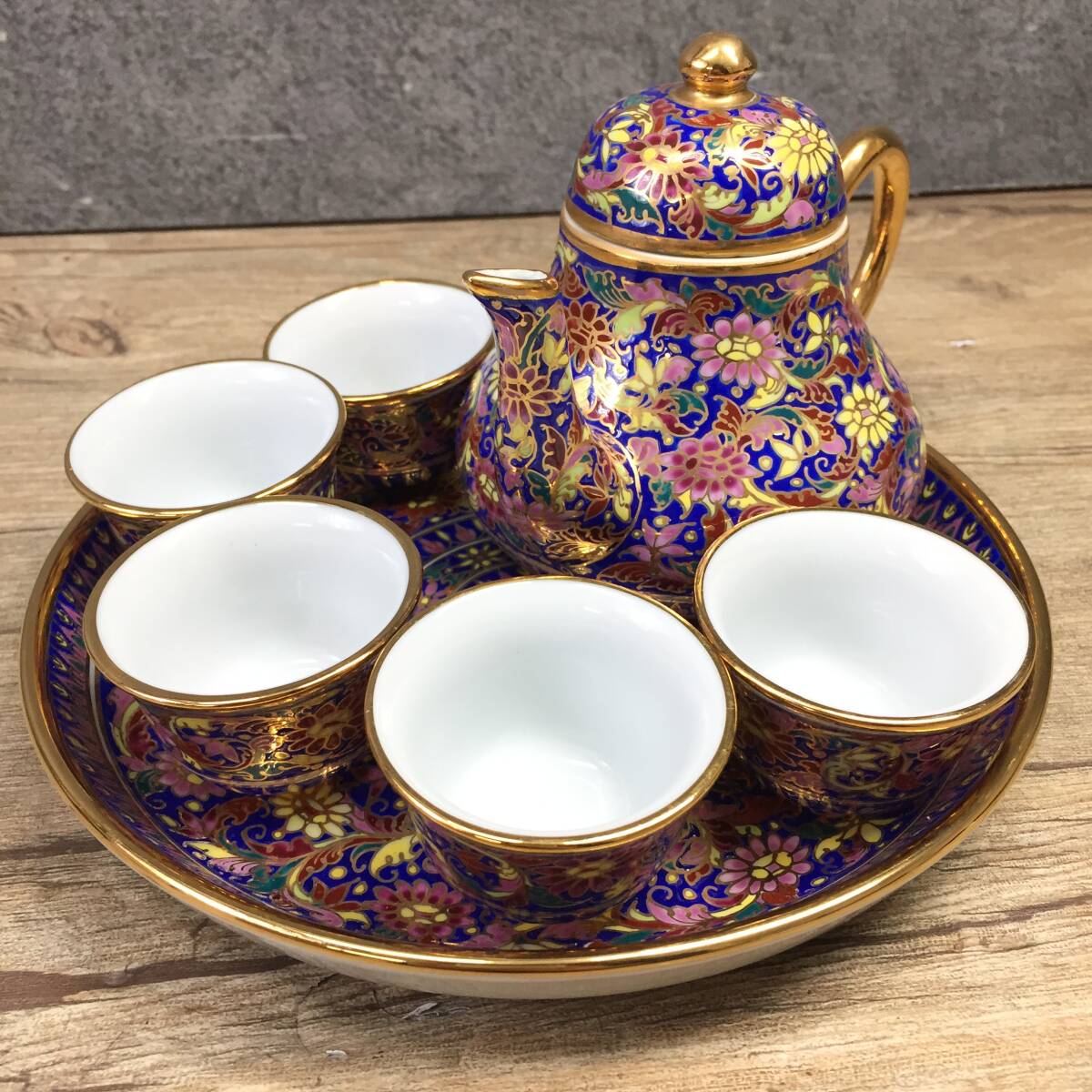タイ製食器 ベンジャロン焼 ポット 皿 カップ 5点 セット 金彩 タイ製食器 ベンジャロン焼 ポット 皿 カップ 5点 セット 金彩