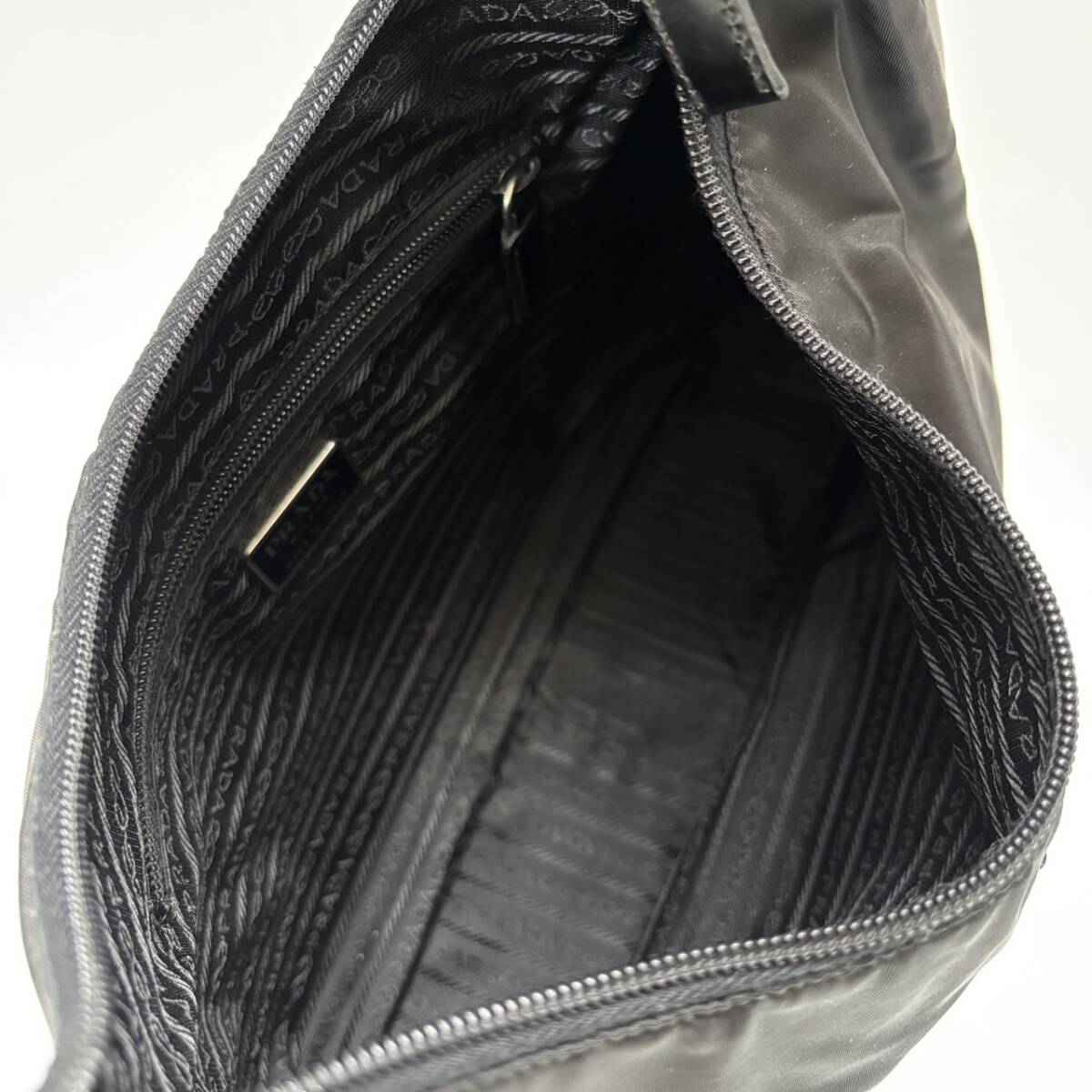 極美品】 PRADA プラダ ハンドバッグ ショルダー トート ハンド 極美品】 PRADA プラダ ハンドバッグ ショルダー トート ハンド