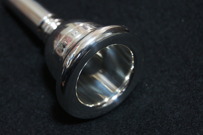 ペラントゥッチ Perantucci チューバ用マウスピース PT-84 美品 ペラントゥッチ Perantucci チューバ用マウスピース PT-84 美品