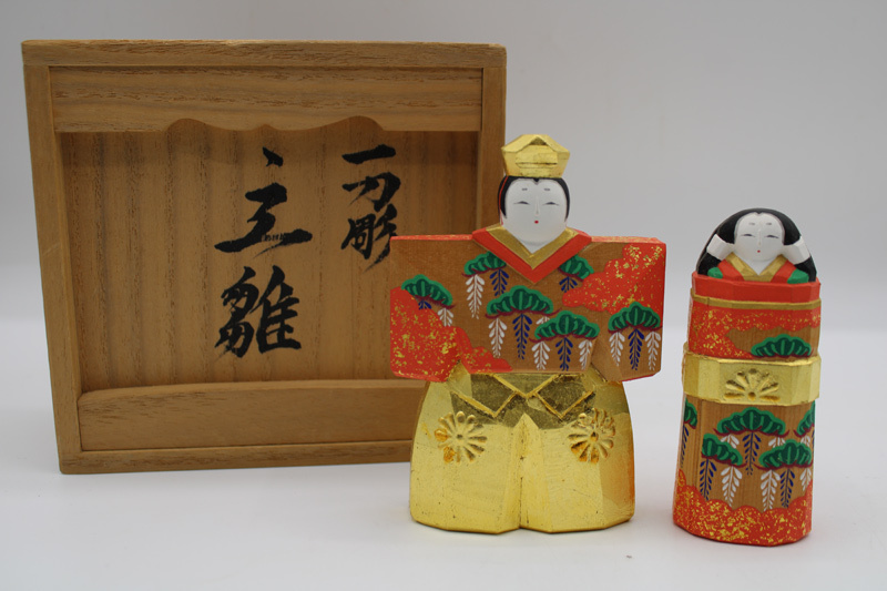 奈良人形師 五代 瀬谷桃源「一刀彫 金彩彩色 立雛」共箱 木彫 奈良人形師 五代 瀬谷桃源「一刀彫 金彩彩色 立雛」共箱 木彫