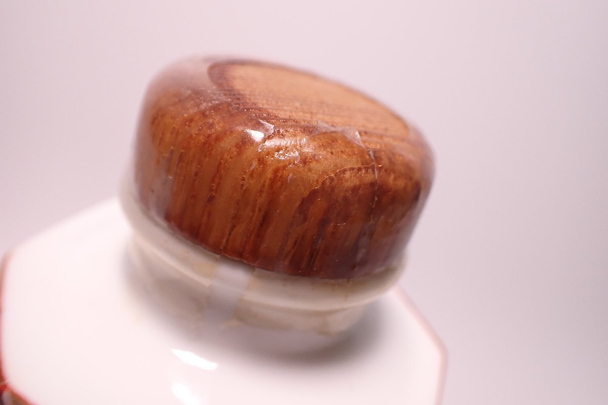 041135 NIKKAWHISKEY ニッカウイスキー 古伊万里文様 花籠ボトル 041135 NIKKAWHISKEY ニッカウイスキー 古伊万里文様 花籠ボトル