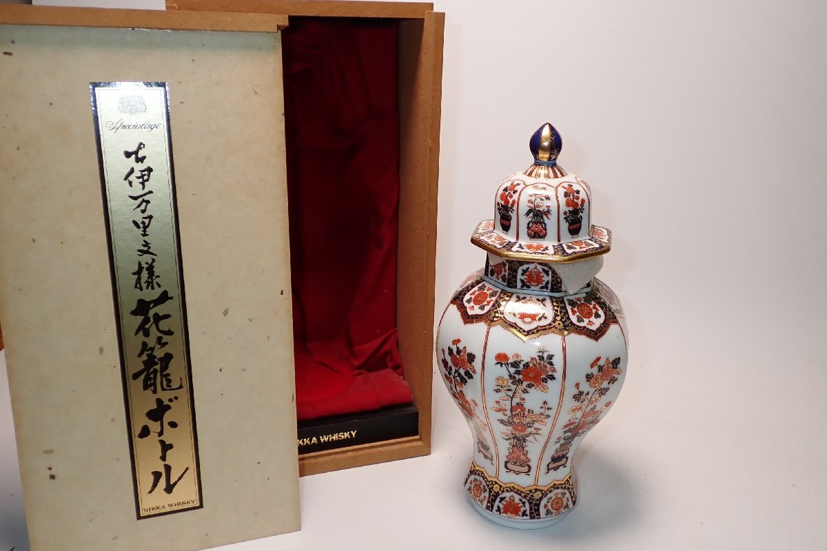 041135 NIKKAWHISKEY ニッカウイスキー 古伊万里文様 花籠ボトル 041135 NIKKAWHISKEY ニッカウイスキー 古伊万里文様 花籠ボトル