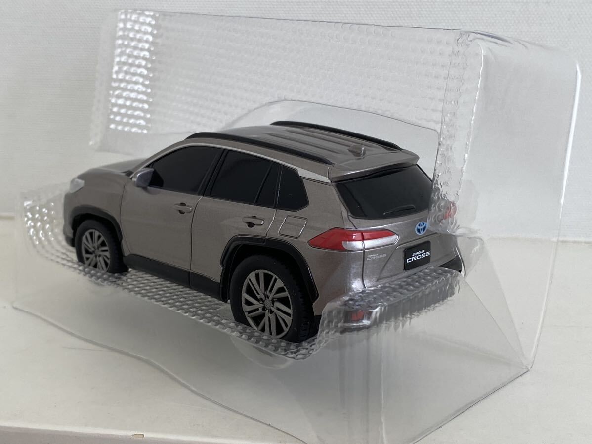 送料込み カローラクロス ミニカー トヨタ プルバックカー