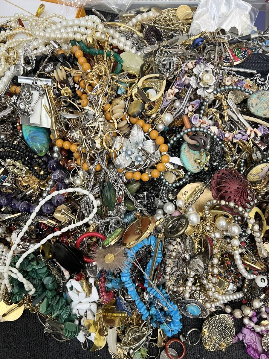 ジャンク イミテーションアクセサリー 大量 おまとめ 約14.9kg ジャンク イミテーションアクセサリー 大量 おまとめ 約14.9kg