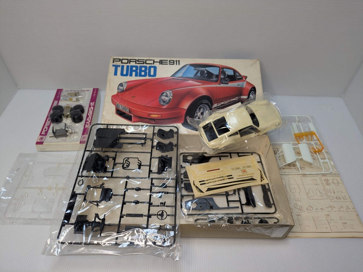 オオタキ OTAKI 1/24 モーター付き 未組立 ポルシェ911ターボ オオタキ OTAKI 1/24 モーター付き 未組立 ポルシェ911ターボ