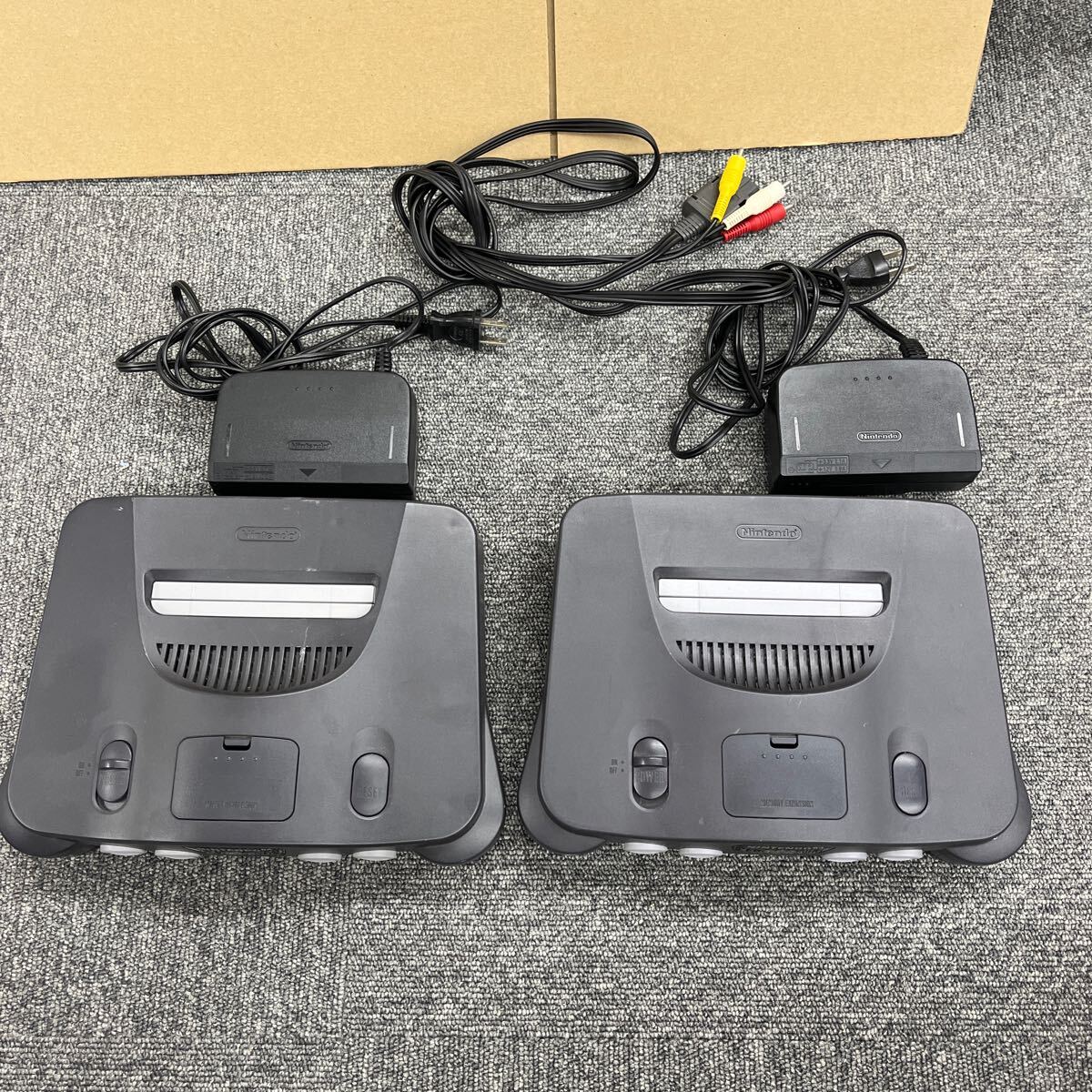 ☆952. ニンテンドー64 本体2点 NUS-001 任天堂 Nintendo ☆952. ニンテンドー64 本体2点 NUS-001 任天堂 Nintendo