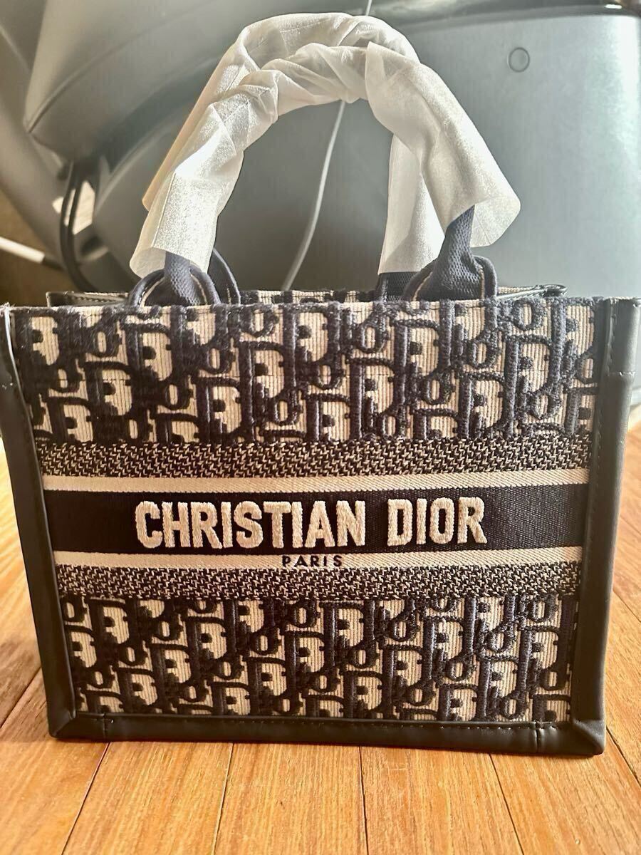 Dior Book Tote バッグ スモール トートバッグ Dior ブラック Dior Book Tote バッグ スモール トートバッグ Dior ブラック