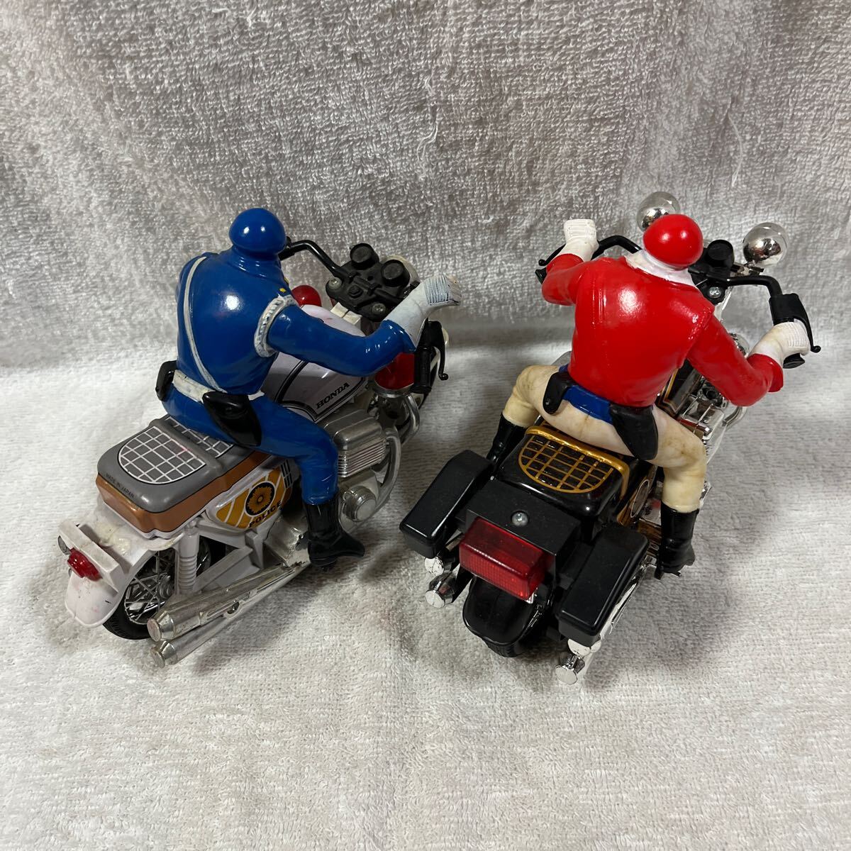 ホンダ 白バイ バイク おもちゃ ソフビ フィギュア 2台 バイク ホンダ 白バイ バイク おもちゃ ソフビ フィギュア 2台 バイク