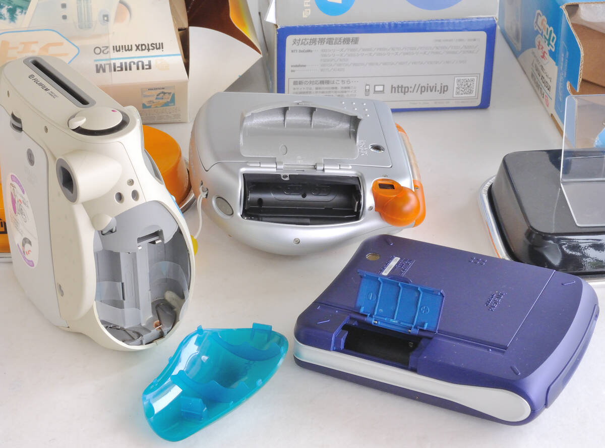 ジャンク品 instax mini 7・20 カメラ2台とデジタルモバイル