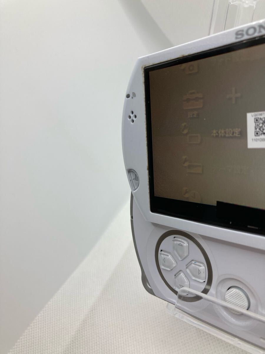 液晶新品 美品 PSPgoホワイト 充電器付き SONY ソニー 液晶新品 美品 PSPgoホワイト 充電器付き SONY ソニー