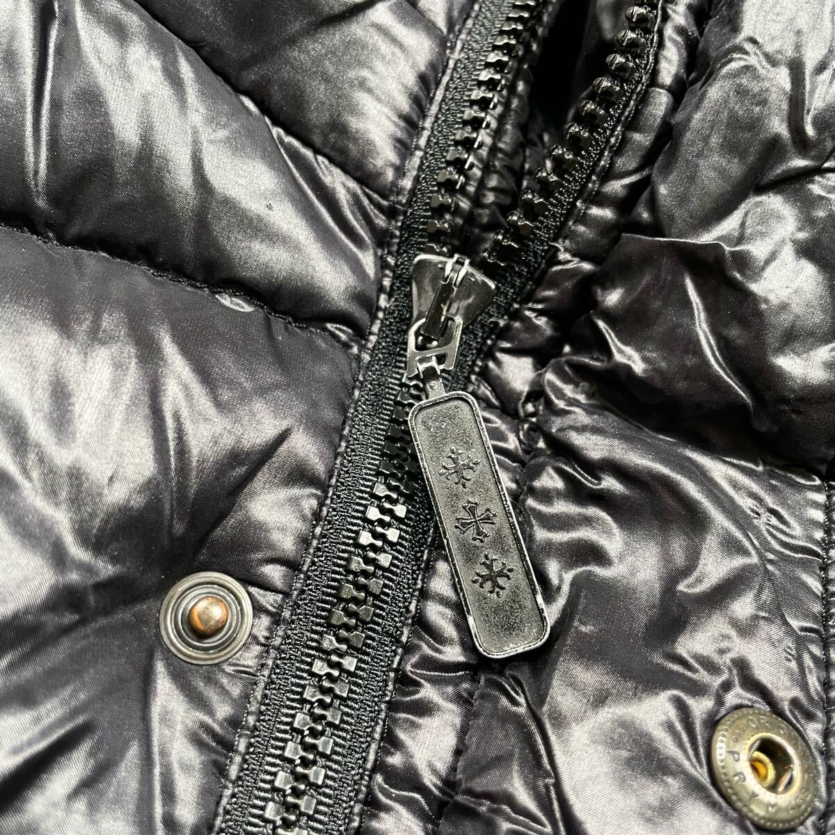 極美品◎タトラス フォルナシス ダウンベスト シャイニー ロゴ 極美品◎タトラス フォルナシス ダウンベスト シャイニー ロゴ