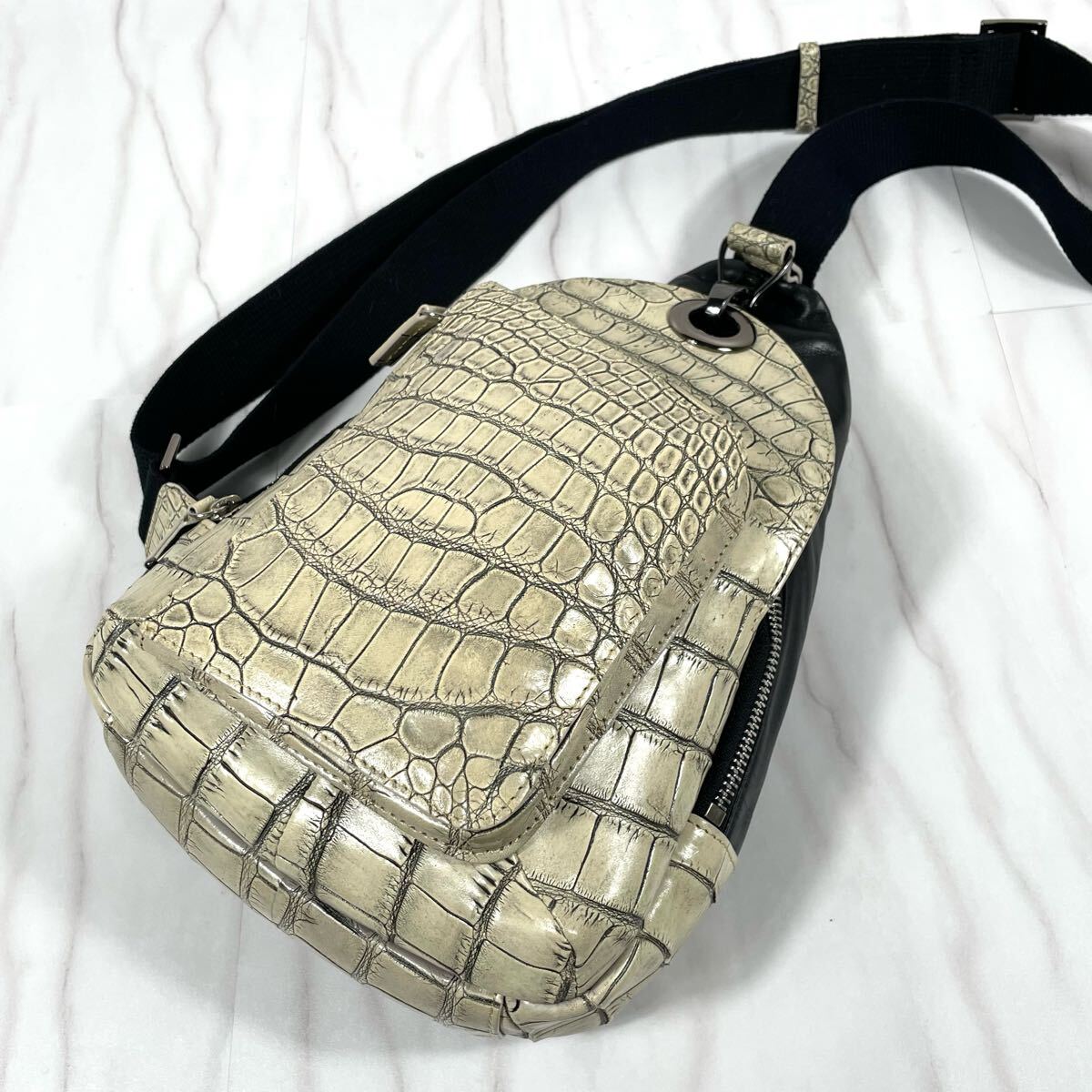 極美品!!!リアルクロコダイル!!! クロコ マット加工 バニラ 目地 極美品!!!リアルクロコダイル!!! クロコ マット加工 バニラ 目地