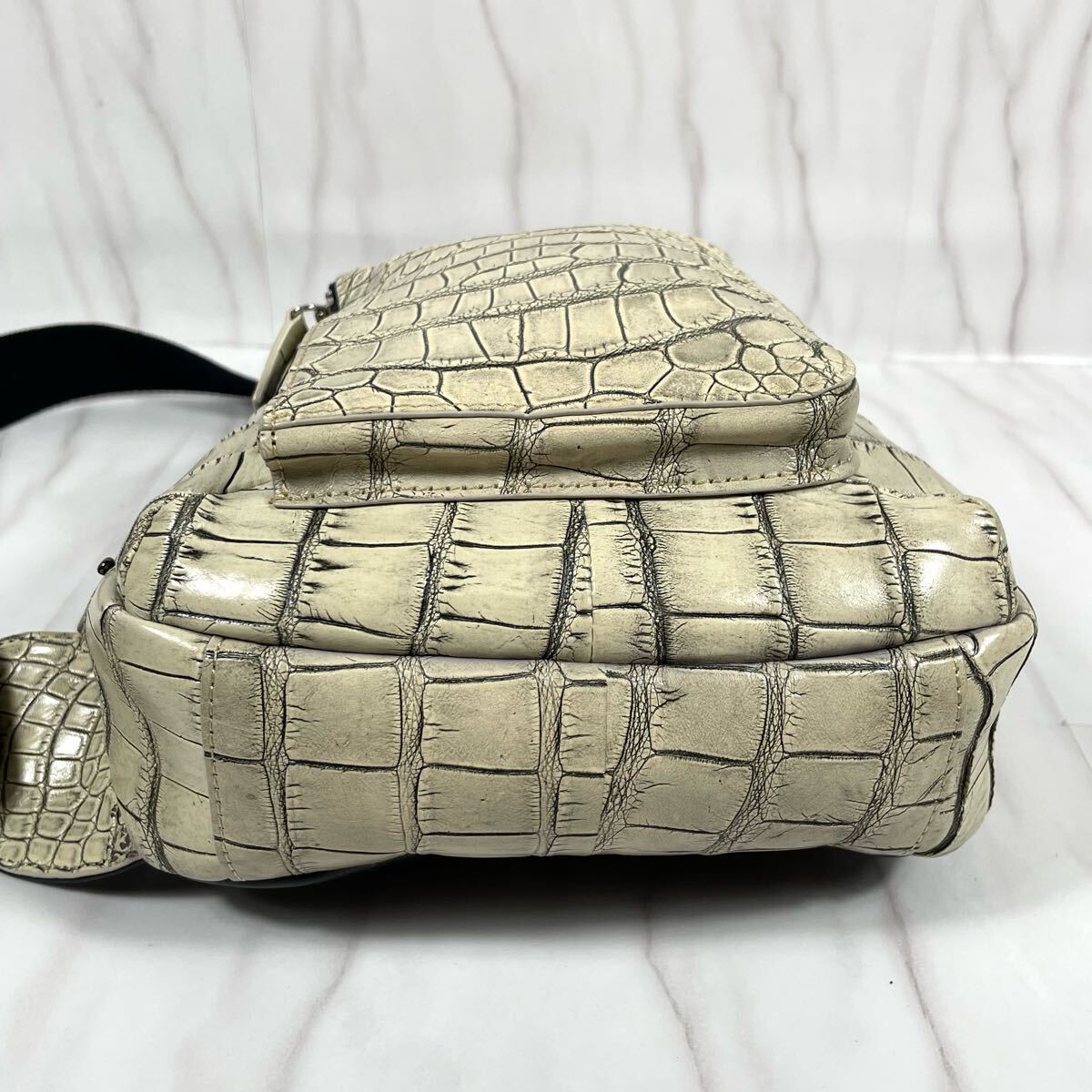 極美品!!!リアルクロコダイル!!! クロコ マット加工 バニラ 目地 極美品!!!リアルクロコダイル!!! クロコ マット加工 バニラ 目地