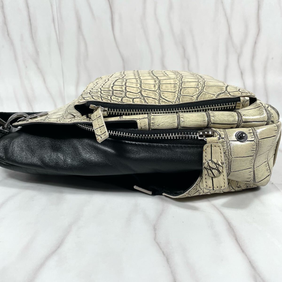 極美品!!!リアルクロコダイル!!! クロコ マット加工 バニラ 目地 極美品!!!リアルクロコダイル!!! クロコ マット加工 バニラ 目地
