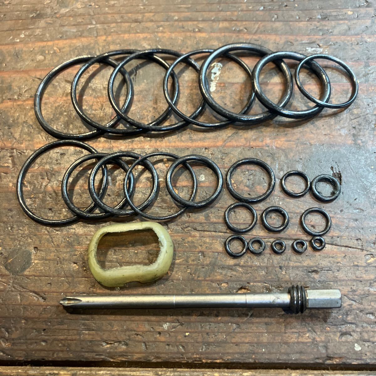 7日保証整備品】消耗部品多数交換 makita マキタAR411HR 高圧 7日保証整備品】消耗部品多数交換 makita マキタAR411HR 高圧