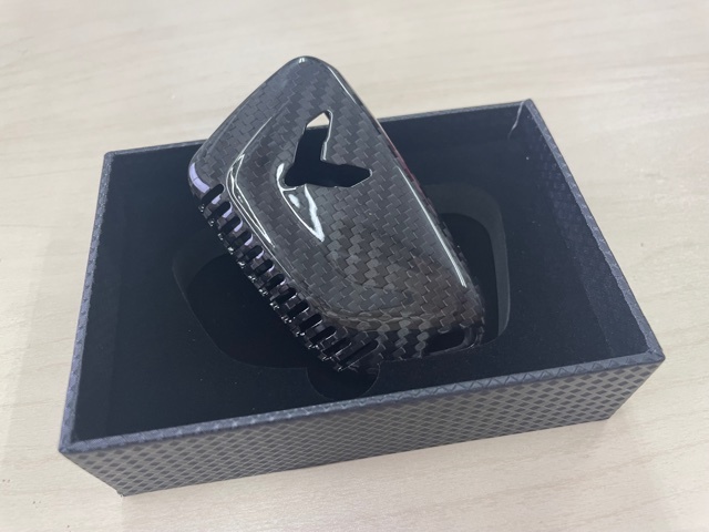 【送料無料?。　勘倔w傷防止にも　コルベット　C8　キーケース　キーカバー　カーボン?。ē`ボンカバーのみ）　シボレー