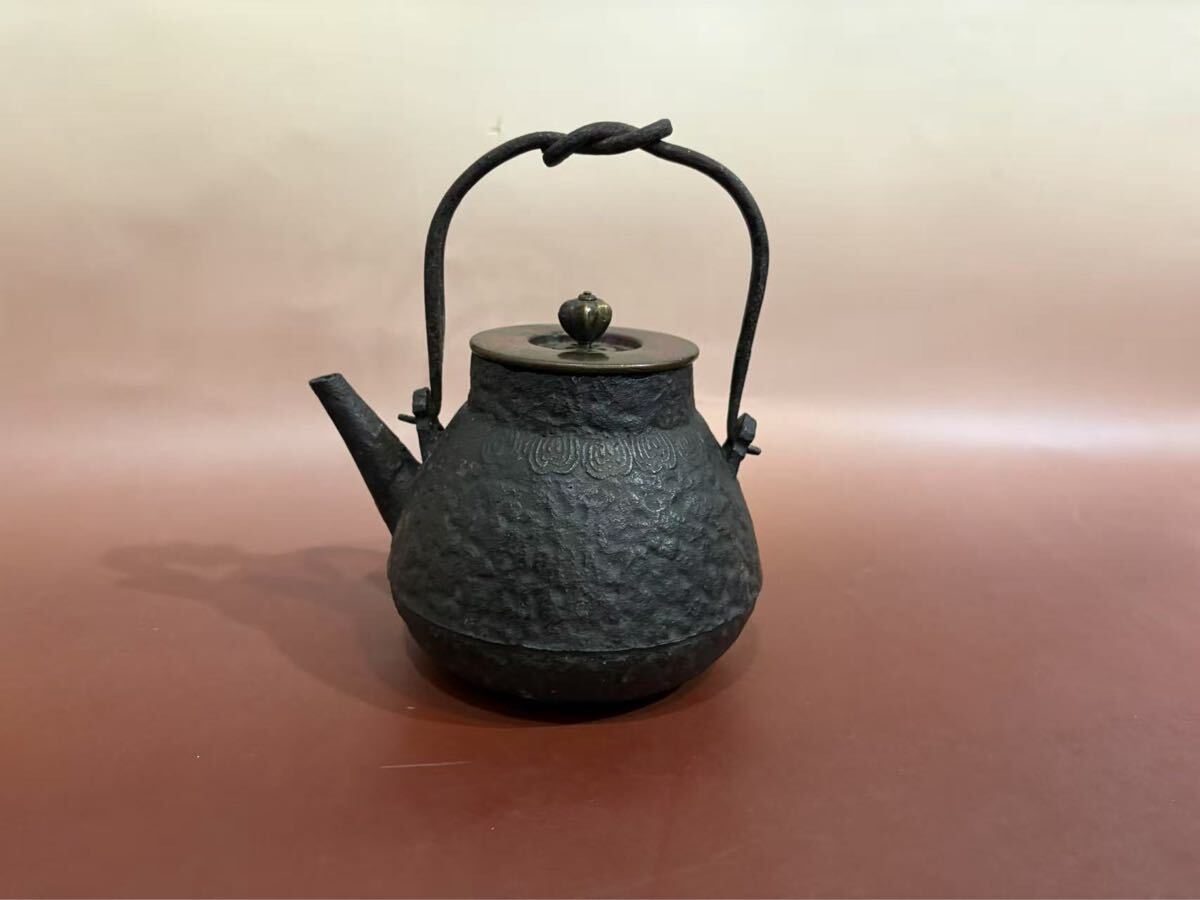 鉄瓶 龍文堂造 小振 煎茶道具 茶道具 金属工芸 急須 時代物 湯沸 鉄瓶 龍文堂造 小振 煎茶道具 茶道具 金属工芸 急須 時代物 湯沸