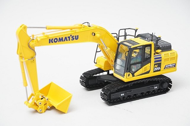 1/50 KOMATSU コマツ PC200i-11 / ディスプレイケース付き 重機 1/50 KOMATSU コマツ PC200i-11 / ディスプレイケース付き 重機