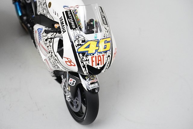 ミニチャンプス PMA 1/12 Yamaha ヤマハ YZR-M1 V.ロッシ ミニチャンプス PMA 1/12 Yamaha ヤマハ YZR-M1 V.ロッシ
